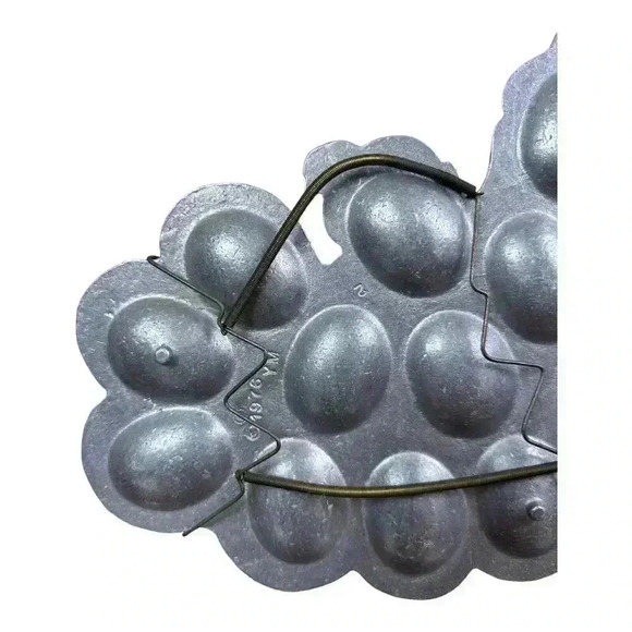 York Metal Crafters Chicken Hen Shaped Deviled Egg Dozen Holder VINTAGE 1976 - Picture 3 of 7